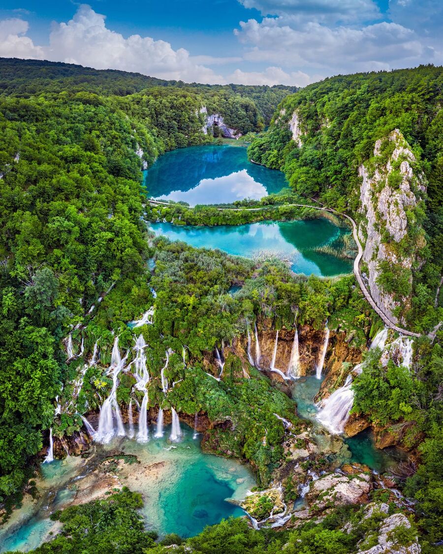 Sixteen lakes. A thousand greens.